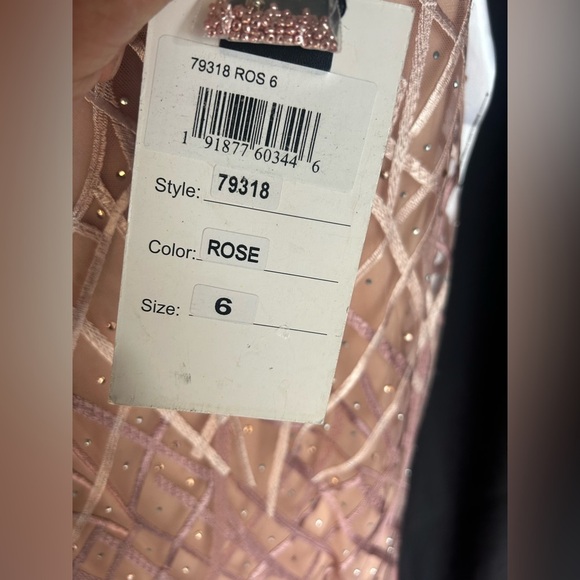 Mac Duggal 79318 NWT Plunging Neckline Geometric Dress - Picture 6 of 7